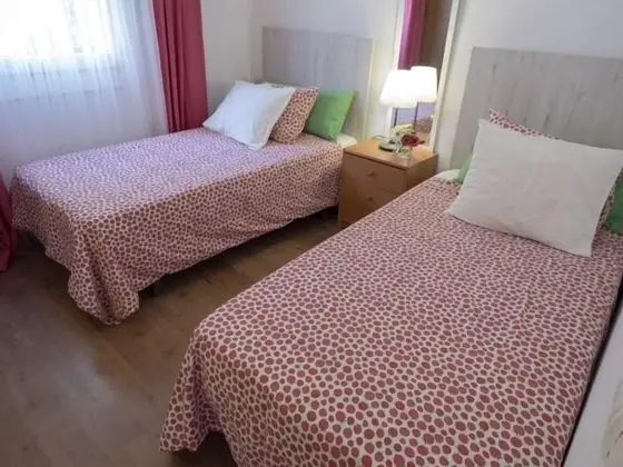 Apart Daire, 2 Yatak Odası, Balkon, Havuz Manzaralı