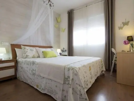 Apart Daire, 2 Yatak Odası, Balkon, Havuz Manzaralı