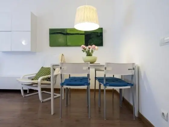 Apart Daire, 2 Yatak Odası, Balkon, Havuz Manzaralı