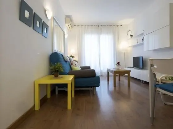 Apart Daire, 2 Yatak Odası, Balkon, Havuz Manzaralı