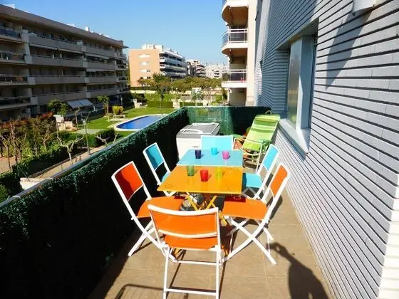 Apart Daire, 3 Yatak Odası, Teras, Havuz Manzaralı