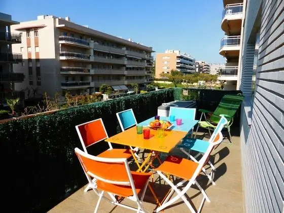 Apart Daire, 3 Yatak Odası, Teras, Havuz Manzaralı