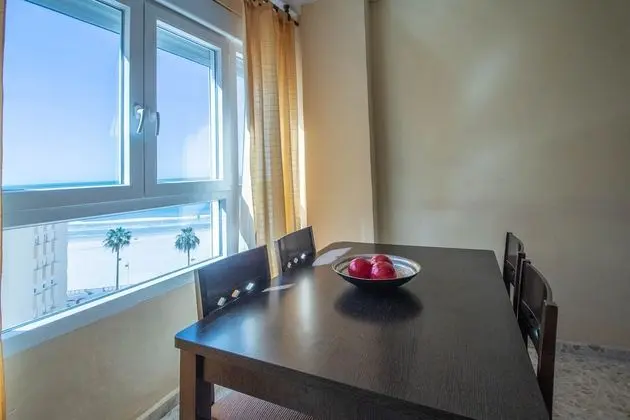 Apart Daire, 2 Yatak Odası, Denize Sıfır