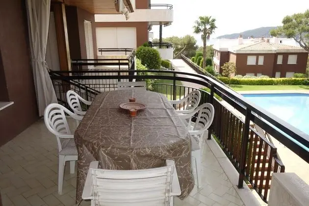 Apart Daire, 4 Yatak Odası, 2 Banyolu, Havuz Manzaralı