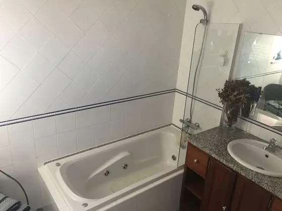 Tek Büyük Yataklı Oda, Ortak Banyo (Vodra)