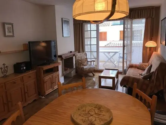 Apart Daire, 2 Yatak Odası, Balkon, Havuz Manzaralı