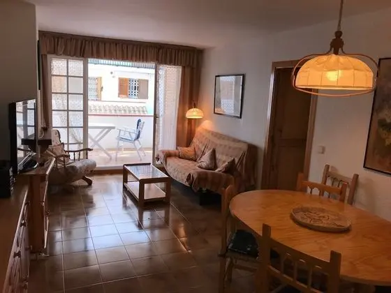 Apart Daire, 2 Yatak Odası, Balkon, Havuz Manzaralı