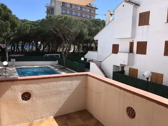 Apart Daire, 2 Yatak Odası, Balkon, Havuz Manzaralı