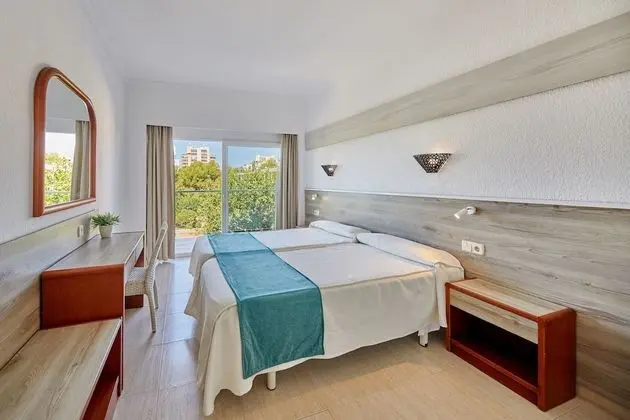 Apart Daire, 2 Yatak Odası, Balkon, Havuz Manzaralı