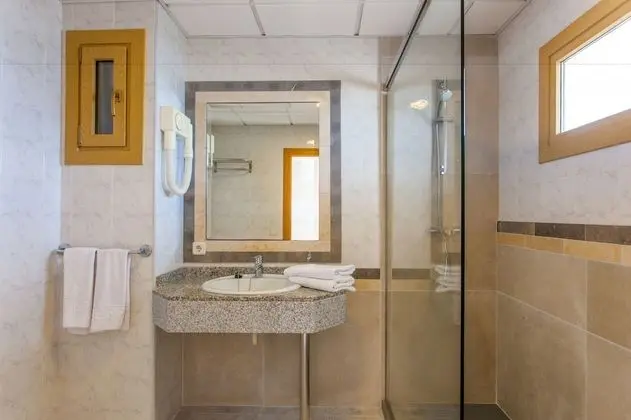 Apart Daire, 2 Yatak Odası, Balkon, Havuz Manzaralı