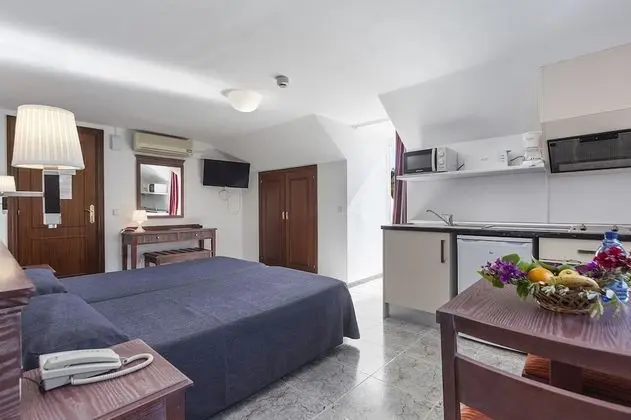 Deluxe Stüdyo, Teras