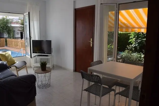 Apart Daire, 2 Yatak Odası, Havuz Manzaralı