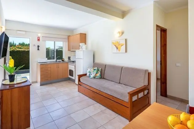 Standard Apart Daire, 2 Yatak Odası, Balkon, Zemin Kat