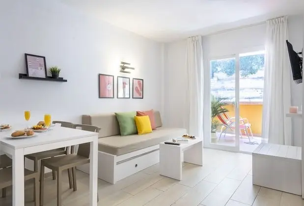 Apart Daire, 1 Yatak Odası, Balkon, Havuz Manzaralı