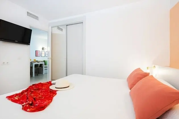 Superior Apart Daire, 1 Yatak Odası, Balkon, Havuz Manzaralı