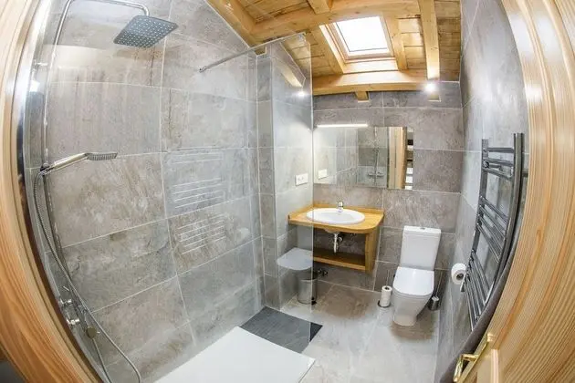 Standard Dubleks, Engellilere Uygun, Banyolu/Duşlu