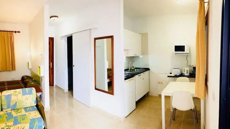 Stüdyo, Havuz Manzaralı