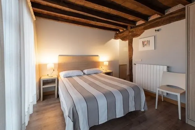 Üç Kişilik Oda, Banyolu/Duşlu (O doble con dos camas)