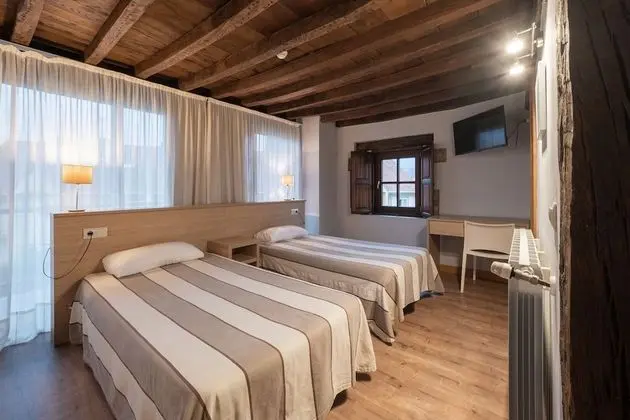 Üç Kişilik Oda, Banyolu/Duşlu (O doble con dos camas)