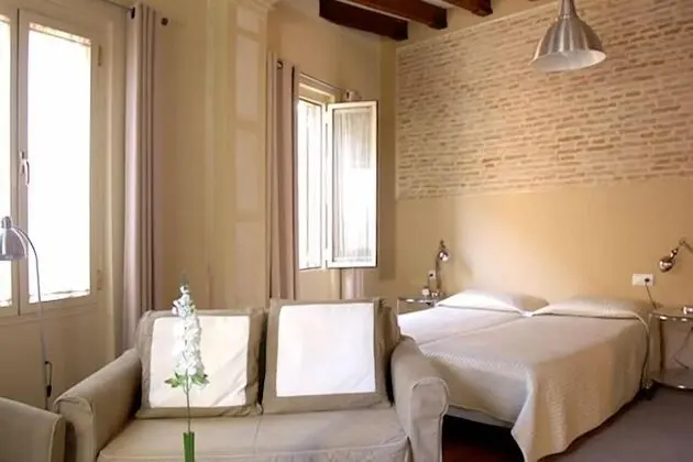 Deluxe Stüdyo, Kule