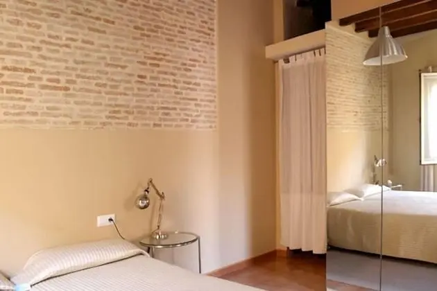 Deluxe Stüdyo, Kule