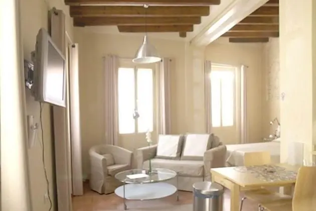 Deluxe Stüdyo, Kule