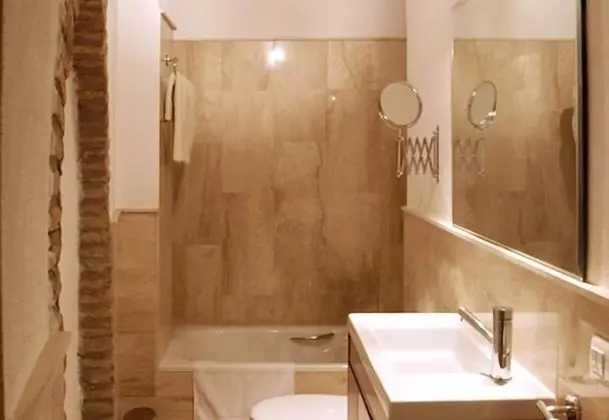 Deluxe Stüdyo, Kule