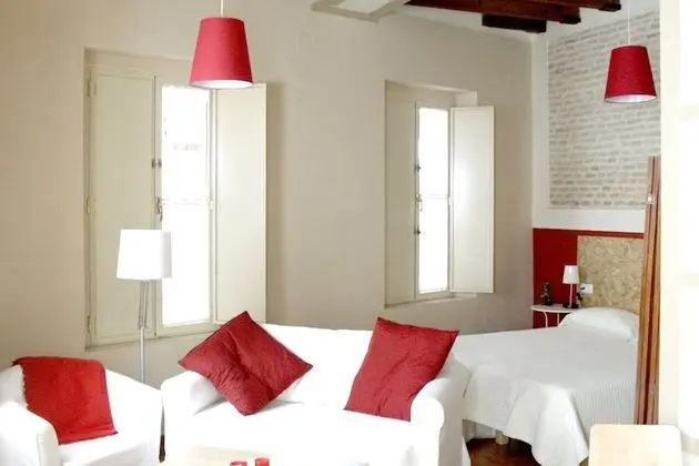 Deluxe Stüdyo, Zemin Kat