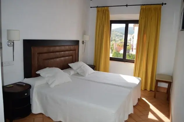 Basic Tek Büyük Yataklı Oda