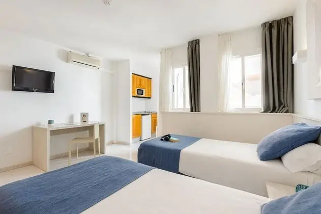 Stüdyo, Havuz Manzaralı