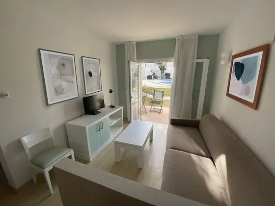 Apart Daire, Balkon, Havuz Manzaralı