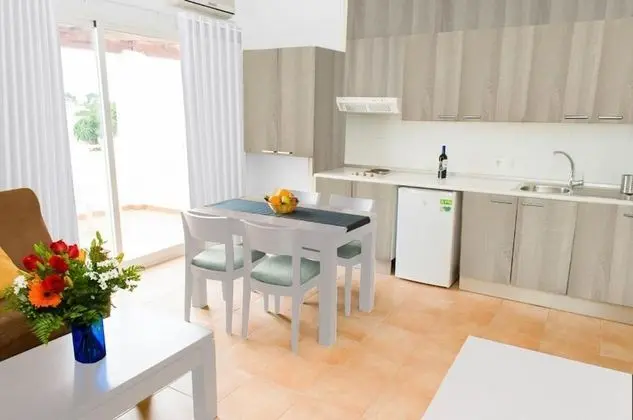 Deluxe Apart Daire, Balkon, Havuz Manzaralı