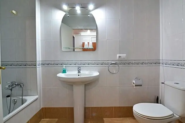 Apart Daire, Banyolu/Duşlu (Planta baja)