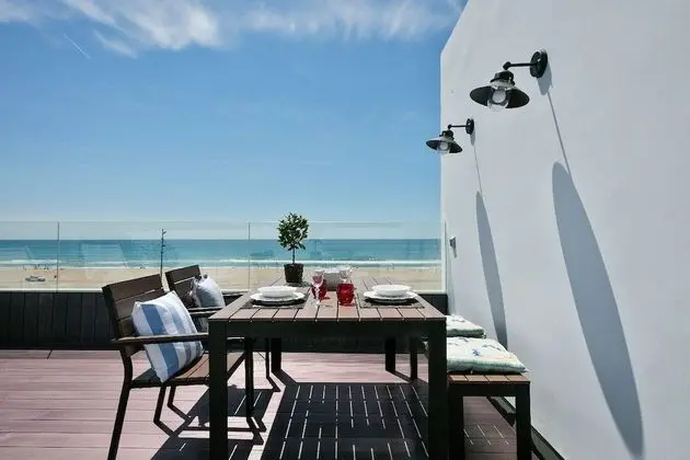 Romantic Çatı Katı (Loft), 1 Büyük (Queen) Boy Yatak, Deniz Manzaralı, Denize Sıfır