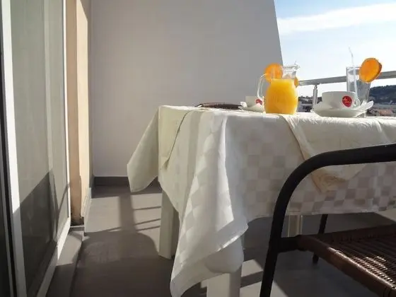 Basic Stüdyo, Avlu Manzaralı