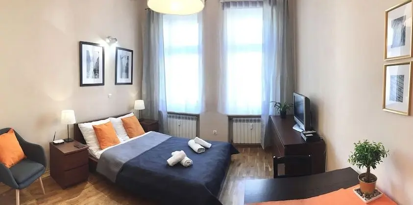 Apart Daire (św. Łazarza 3/13)