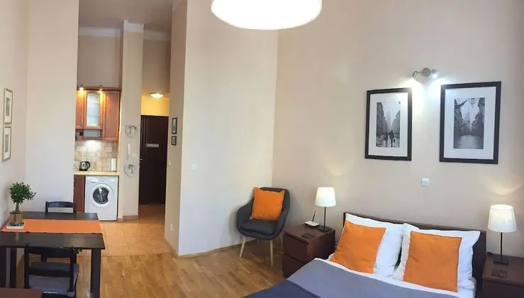Apart Daire (św. Łazarza 3/13)