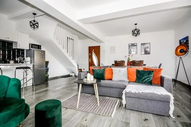 2-level Deluxe Apartment (1)