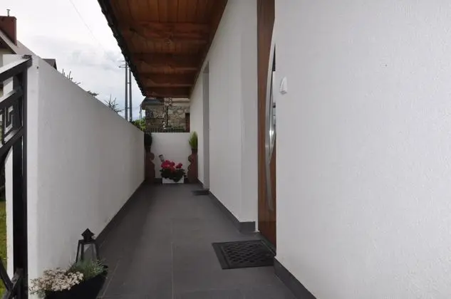 2-level Deluxe Apartment (1)