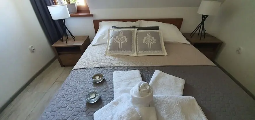 Apart Daire, 1 Büyük (Queen) Boy Yatak ve Çekyat, Dağ Manzaralı (C)