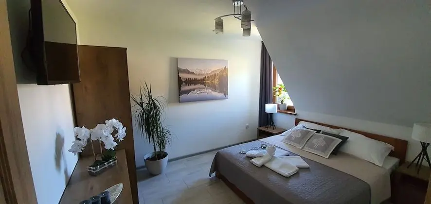 Apart Daire, 1 Büyük (Queen) Boy Yatak ve Çekyat, Dağ Manzaralı (C)