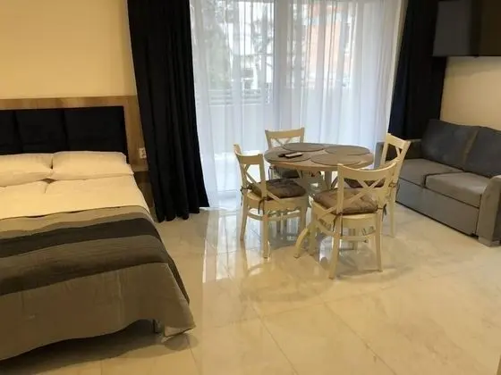 Apart Daire, 1 Büyük (Queen) Boy Yatak ve Çekyat, Sigara İçilmez, Göl Manzaralı
