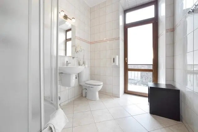 Comfort Tek Büyük veya İki Ayrı Yataklı Oda