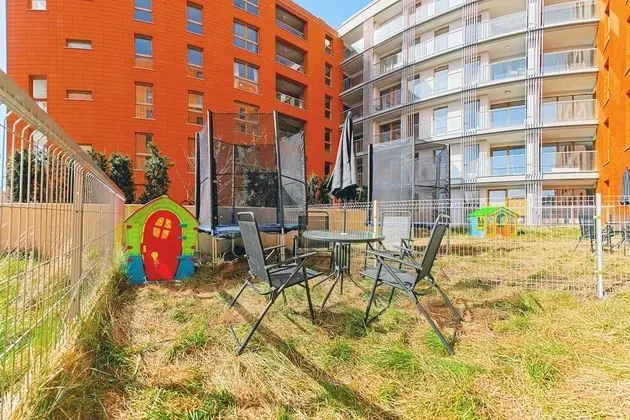 Apart Daire, Bahçe Manzaralı (90a)