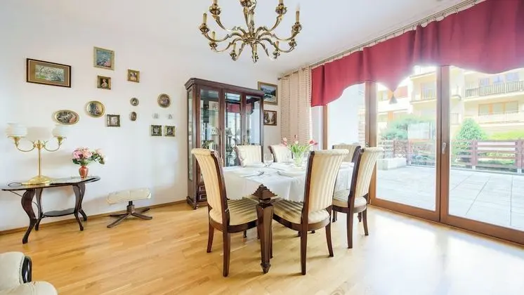 Odada yemek servisi