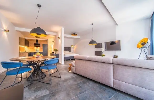 Apart Daire, 1 Büyük (Queen) Boy Yatak ve Çekyat