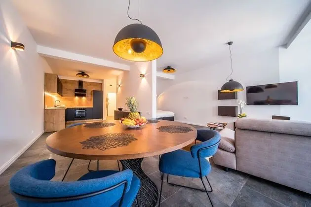 Apart Daire, 1 Büyük (Queen) Boy Yatak ve Çekyat