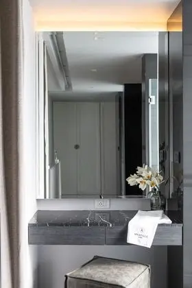 Executive Modern Room