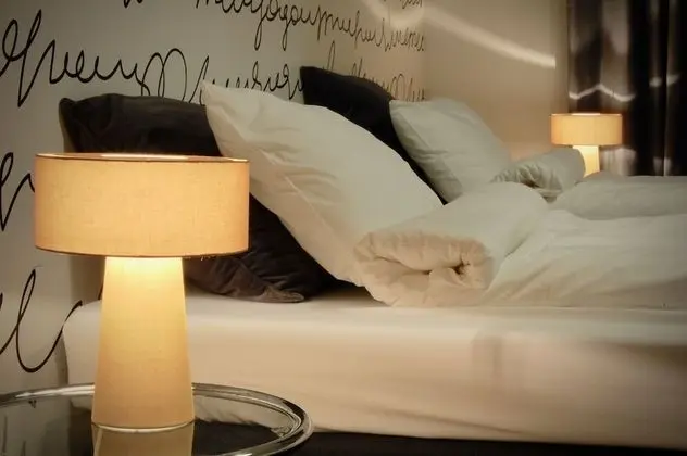 Tek Büyük Yataklı Oda, Ortak Banyo