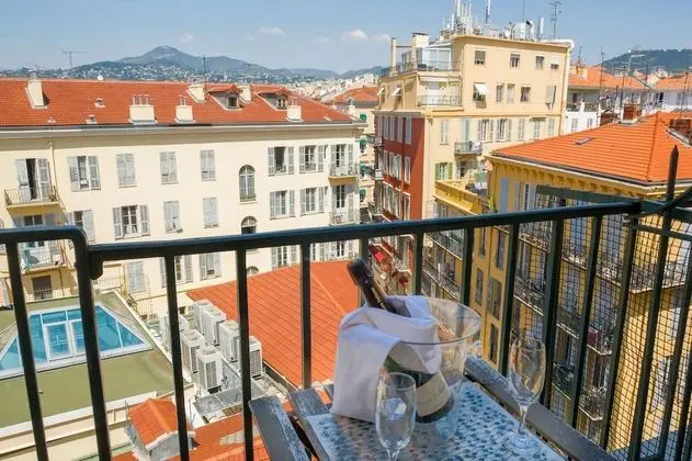 Basic Dubleks, Balkon